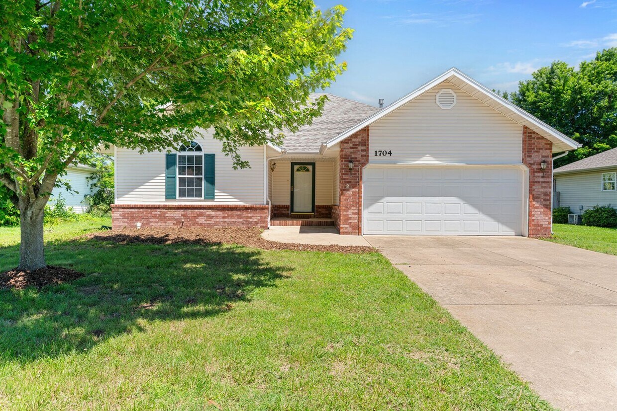 Primary Photo - 3 Bedroom, 2 Bathroom Home in Republic Sch...