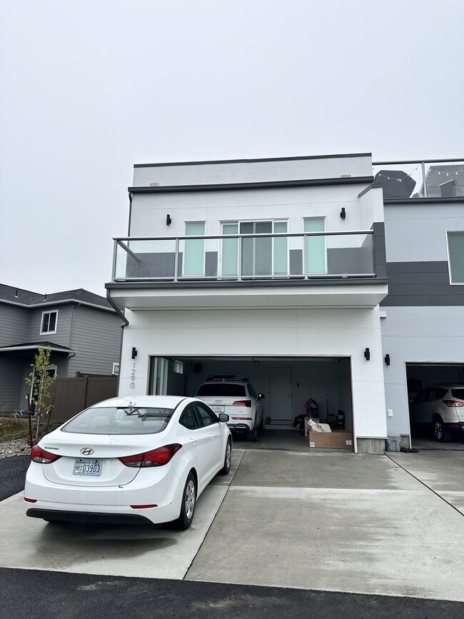 Garage and master deck - 1290 NW Terre View Dr