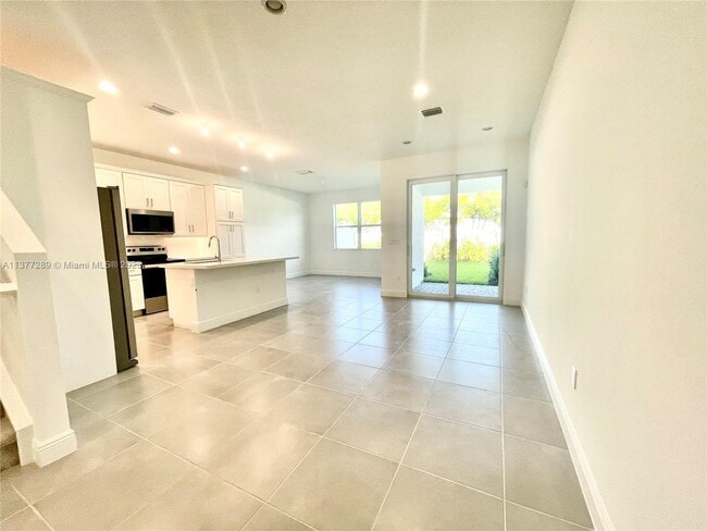 Building Photo - 634 Parsons Way