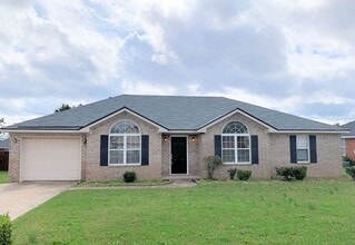 Building Photo - 225 Taylor Cir