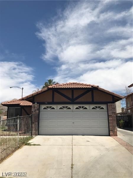 Primary Photo - 720 N Linn Ln