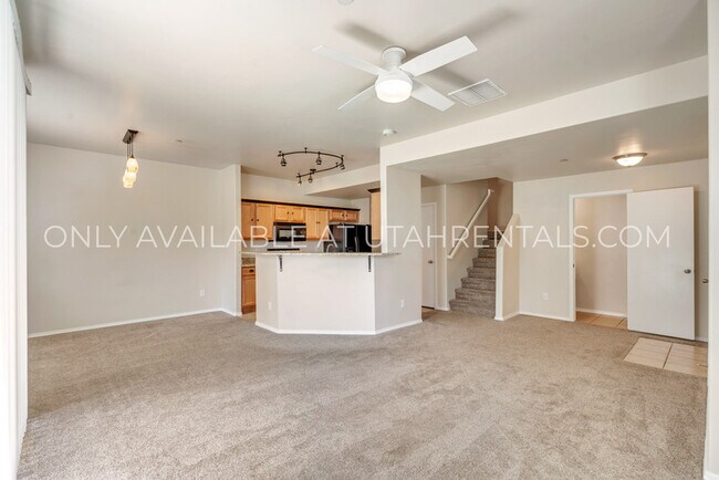 Building Photo - 6623 Blue Iris Dr