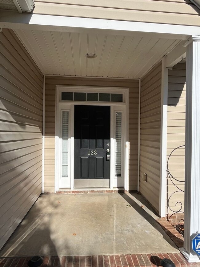 Foto del edificio - 128 Wild Thorn Ln