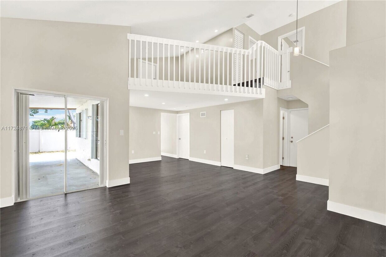Photo - 714 Cumberland Terrace, Davie, FL 33325 - 4 BR 2.5 BA Single-Family Home