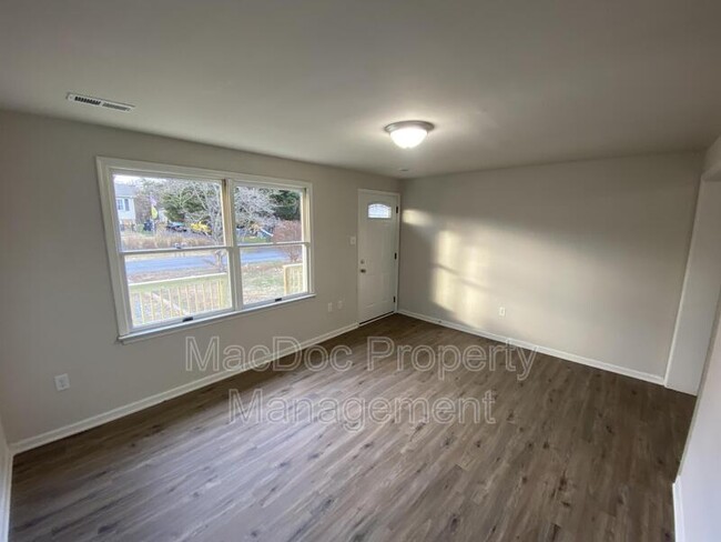Building Photo - 211 Northview Dr