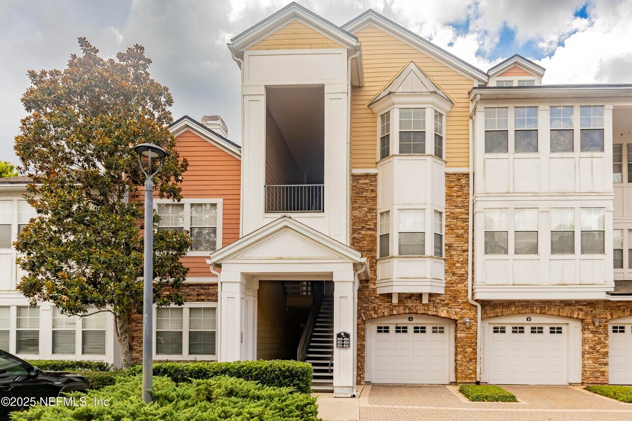 Foto principal - 8550 Touchton Rd