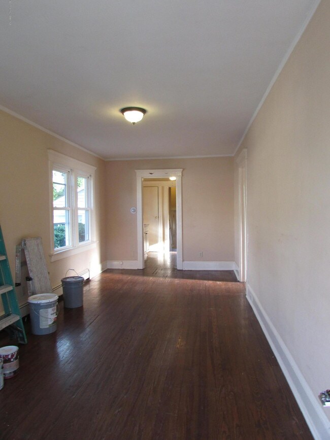 Building Photo - 212 Roosevelt Ave