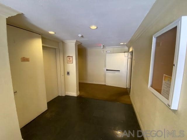 Building Photo - 7130 Shoreline Dr