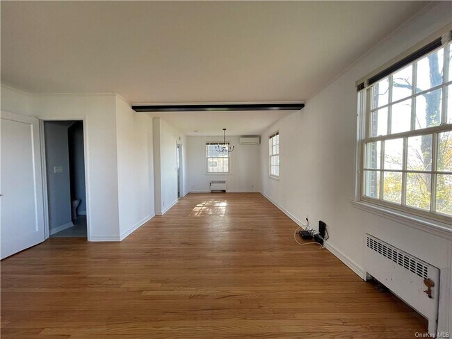 Foto del edificio - 645 N Broadway