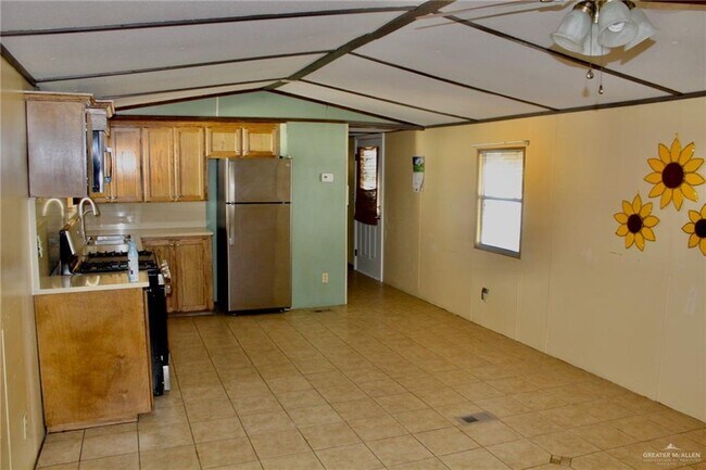 Foto del edificio - 1304 Breezy Dr