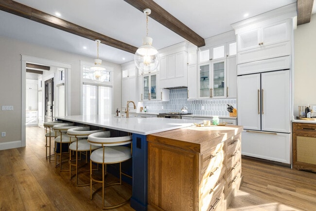 Building Photo - 1112 N St Peter St