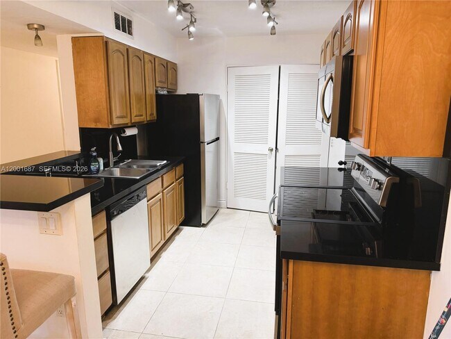 Foto del edificio - 7483 SW 82nd St