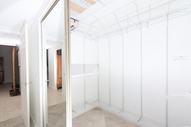 Foto del edificio - 411 N New River Dr E