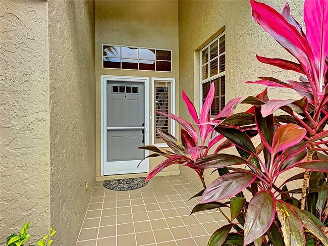 Building Photo - 539 Fallbrook Dr