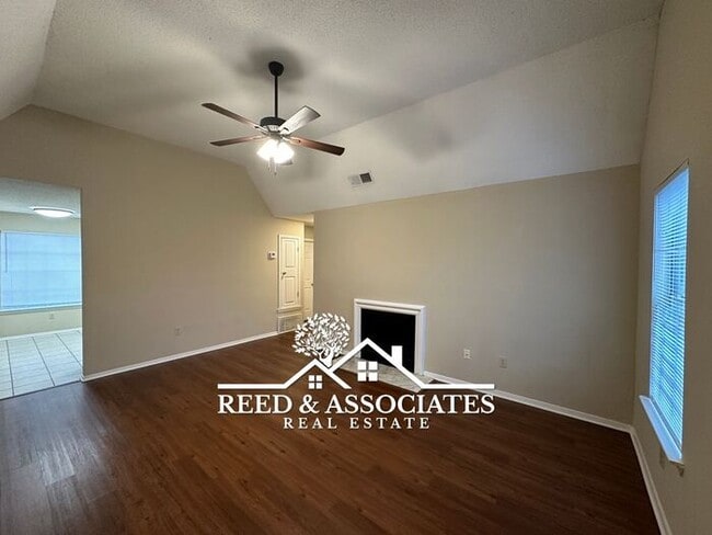 Building Photo - 3 Bedroom w/ fenced yard in Raleigh