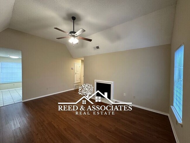 Foto del edificio - 3 Bedroom w/ fenced yard in Raleigh