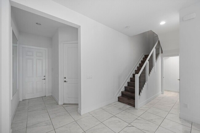 Building Photo - 4925 Pointe Midtown Way