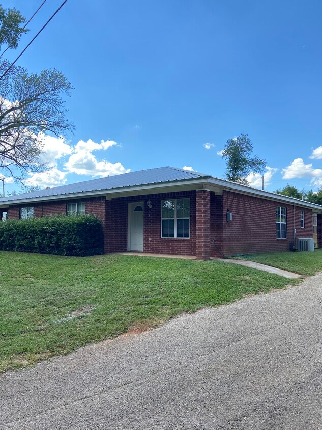 2465 Lake Park Ln, Jacksonville, TX 75766 House Rental in