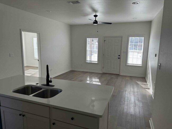 Foto del edificio - 528 Bowser Rd