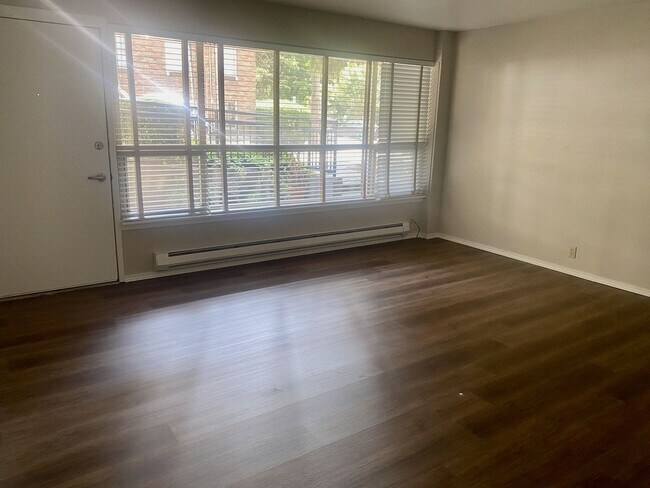 Foto del interior - 700 E Mercer