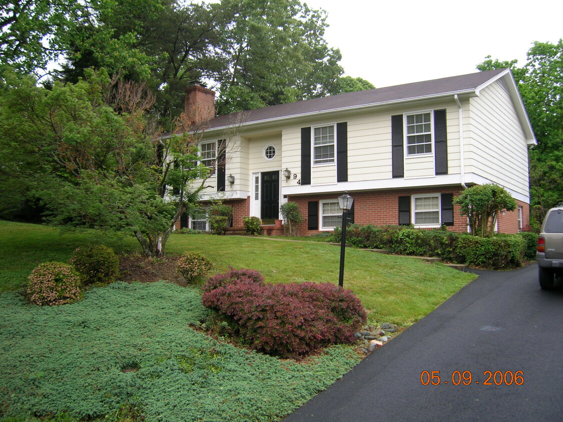 Primary Photo - 94 Biltmore Dr