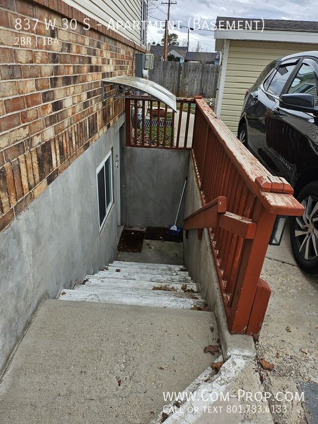 Building Photo - New Paint & Carpet 2 Bedroom Basement Apt ...