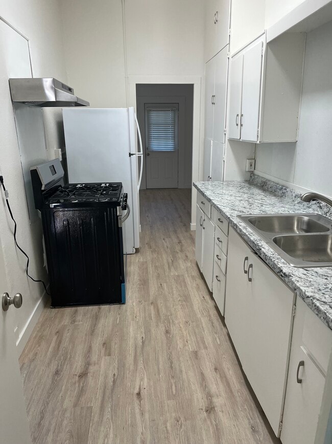 Foto del edificio - 317 N L St