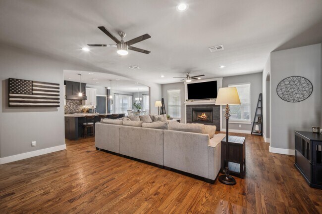 Foto del edificio - 704 E 126th St S