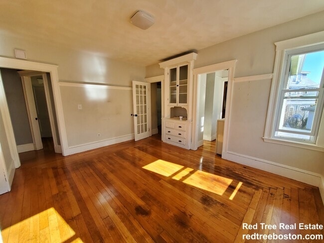 Building Photo - 623 Fellsway