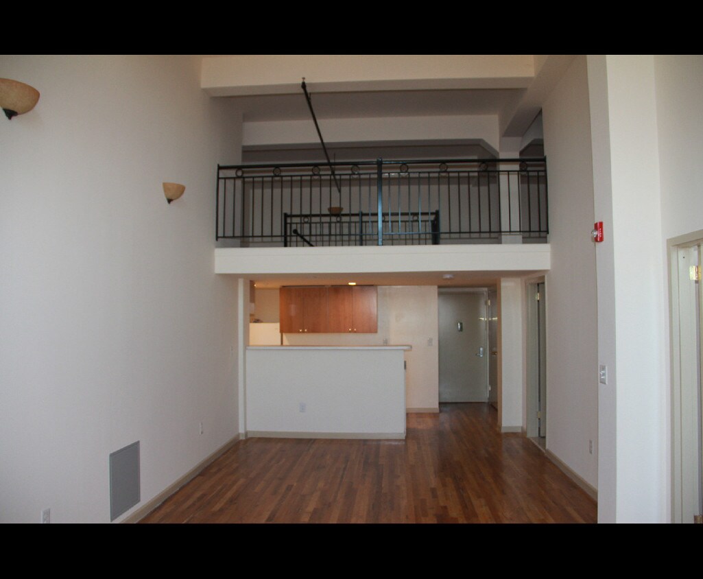 Building Photo - 43 Madison St