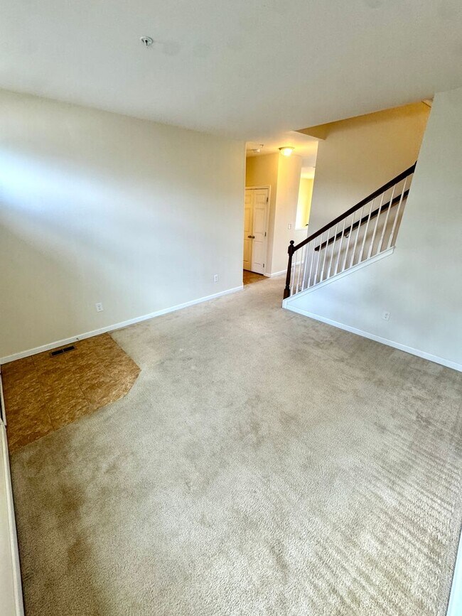 Foto del edificio - PARKLAND SCHOOLS! THREE BEDROOM TOWNHOME