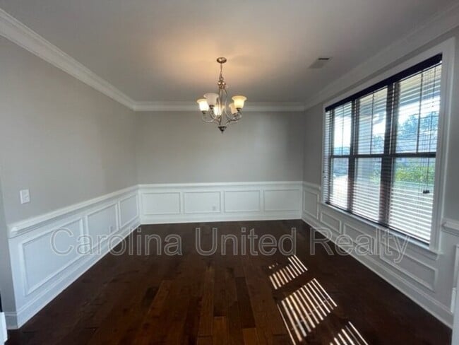 Foto del edificio - 344 Brentford Ave