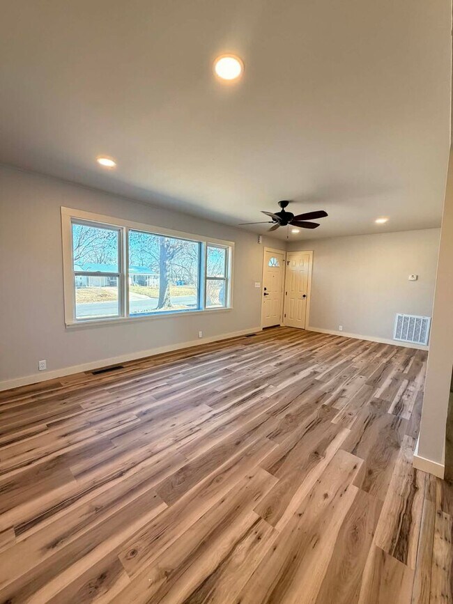 Foto del edificio - Beautiful 3 bedroom / 2 bathroom house in Joplin Mo with fenced in Yard!!