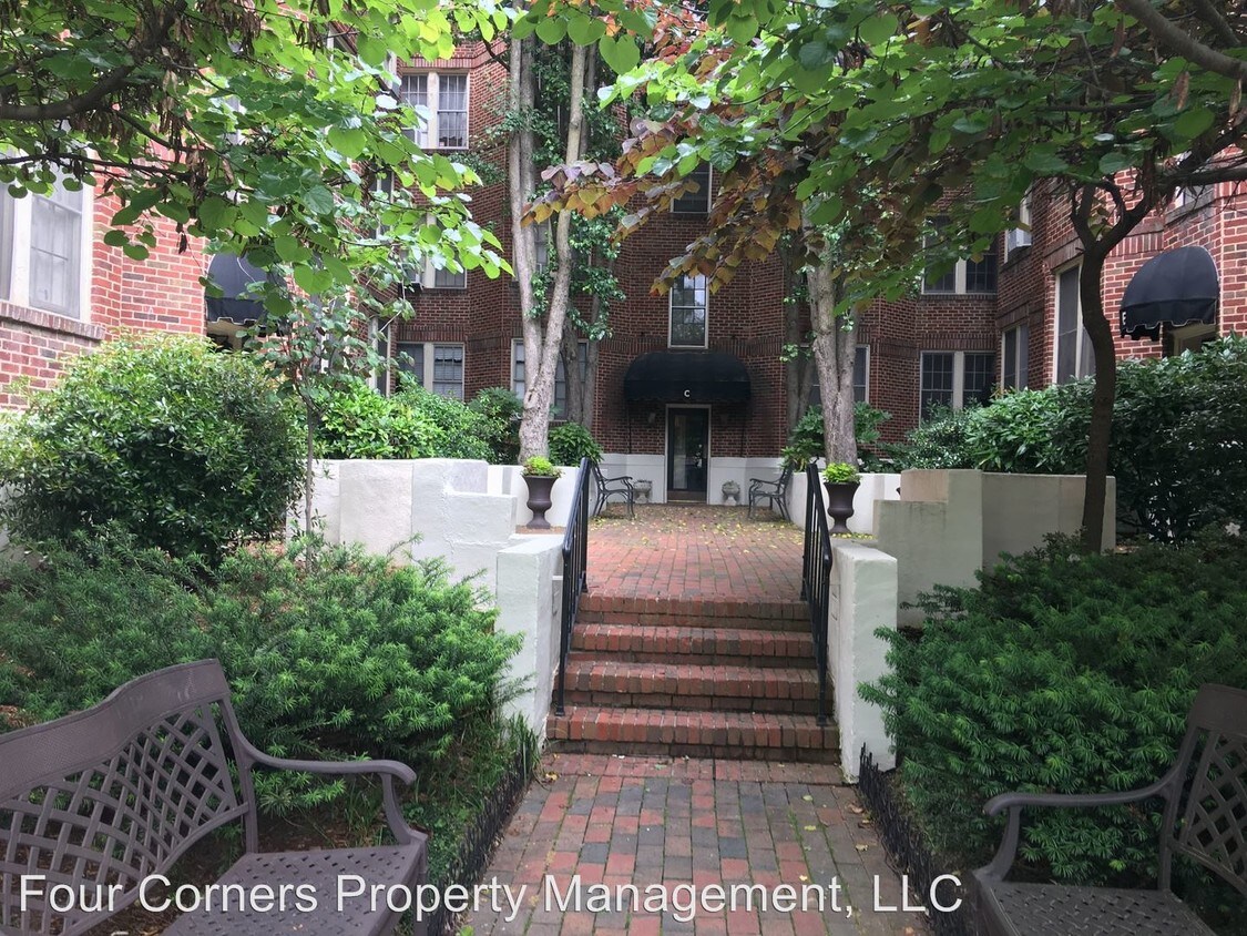 Primary Photo - 828 N Elm St