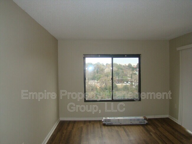 Foto del edificio - 1600 Park Cir