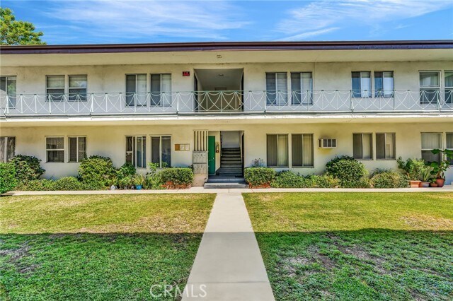 Primary Photo - 5828 Whitsett Ave