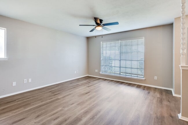 Foto del edificio - WANTED: Fresh & Newly Renovated Duplex • R...