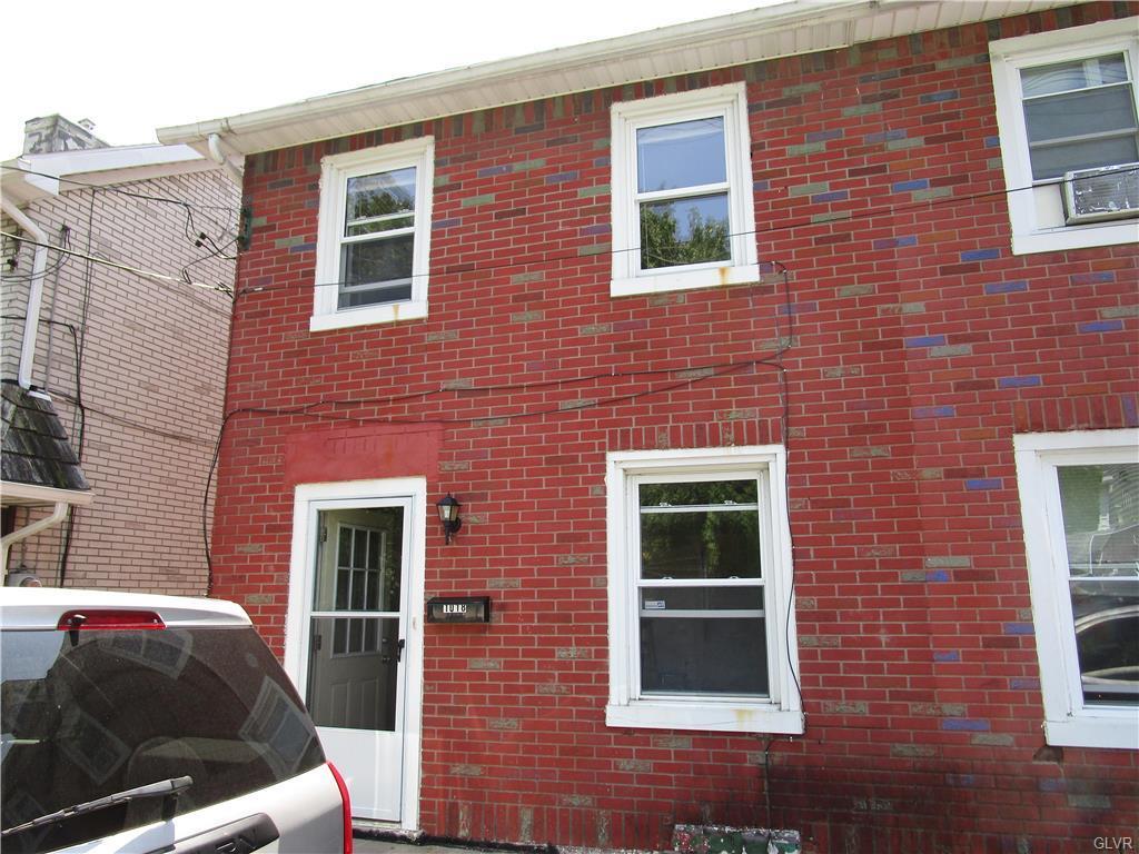 Primary Photo - 1018 Railroad St