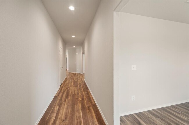 Foto del edificio - 4214 Tulip Oak Dr