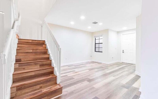Building Photo - 3420 W 92nd Pl