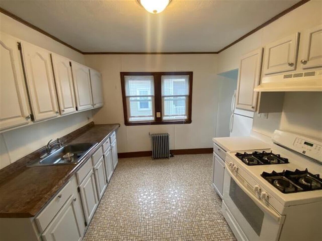Primary Photo - 44 Bower St