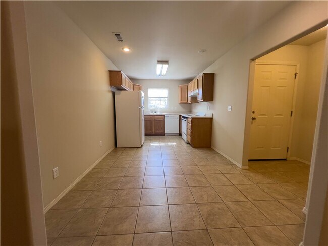 Building Photo - 4102-4102 SW Broadstone Ave