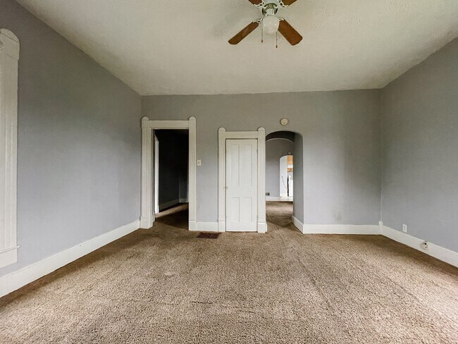 Foto del edificio - Near Local Shops and Restaurants