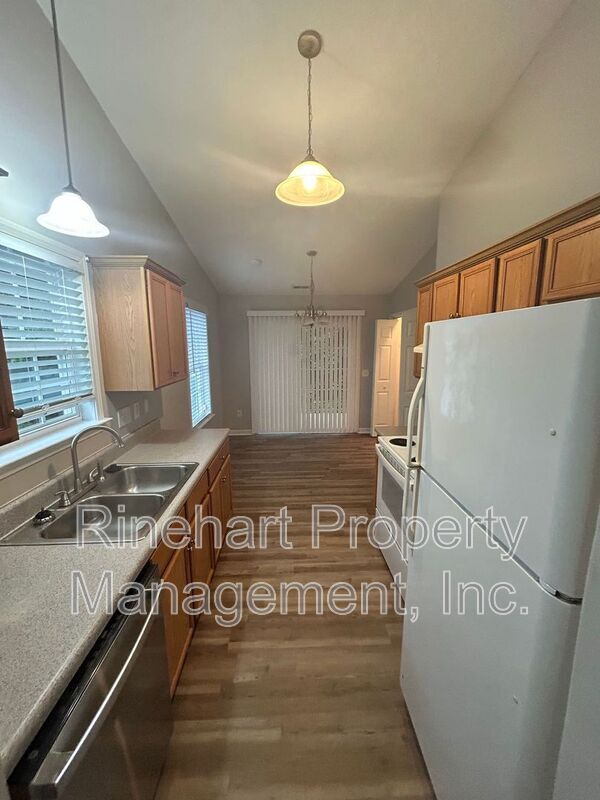 Building Photo - 1379 Pampas Cir