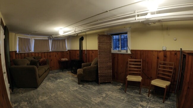 Building Photo - 916 N Hoyne Ave