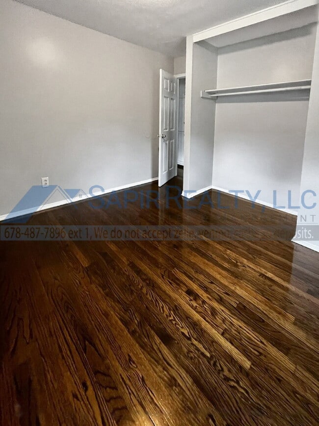 Building Photo - 2017 Akron Dr SE
