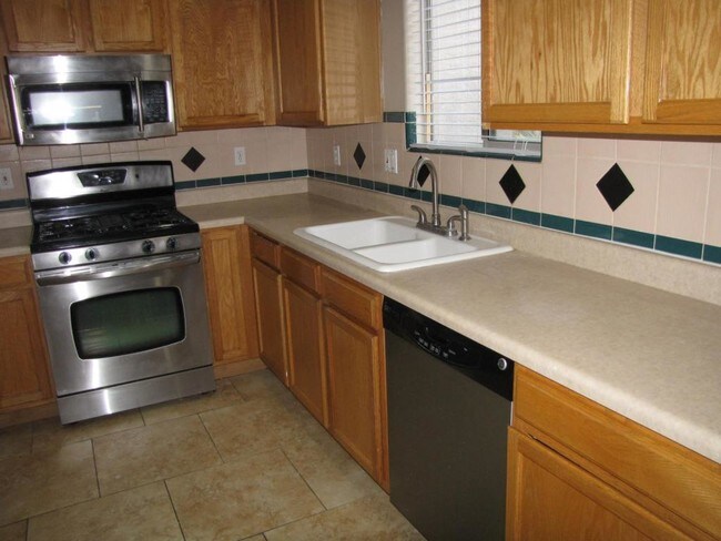Building Photo - 8418 N Sayante Way