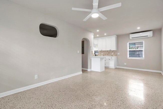 Building Photo - 17 Ocean Breeze