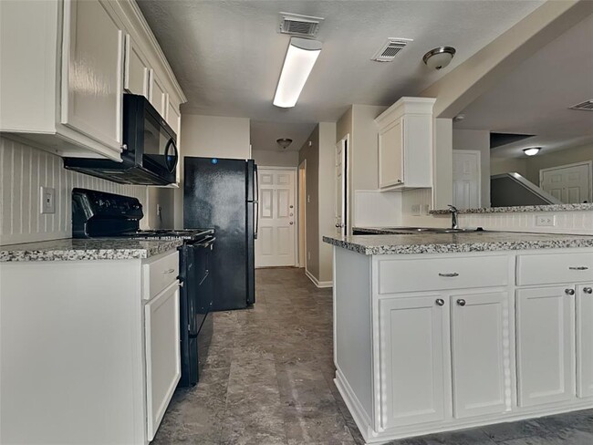 Building Photo - 14175 Running Bear Dr
