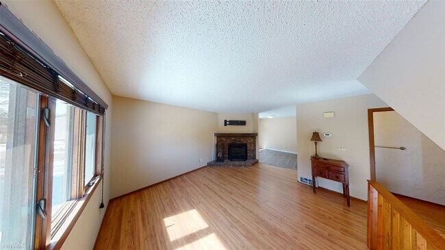 Foto del edificio - 3 br, 1.5 bath Townhome - 2865 Warwick Loop